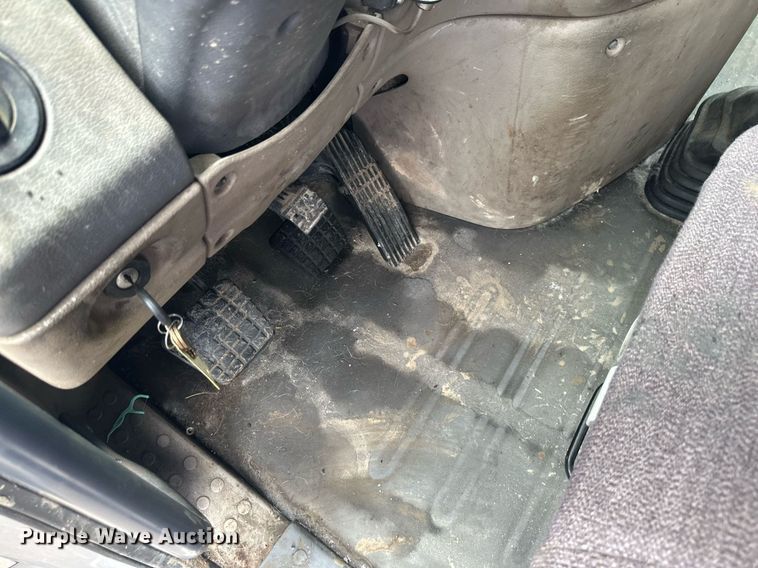 image for item EB2703 2016 Freightliner Cascadia semi truck