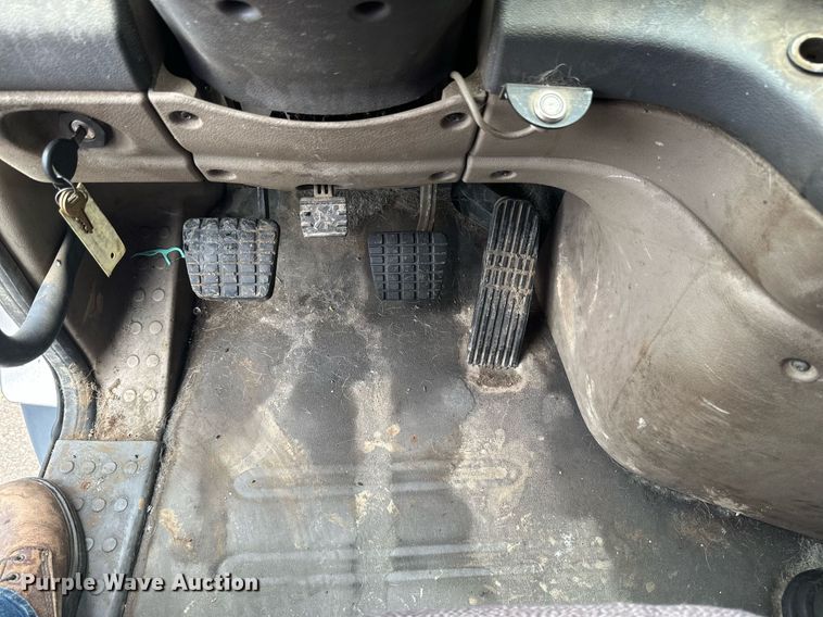 image for item EB2703 2016 Freightliner Cascadia semi truck