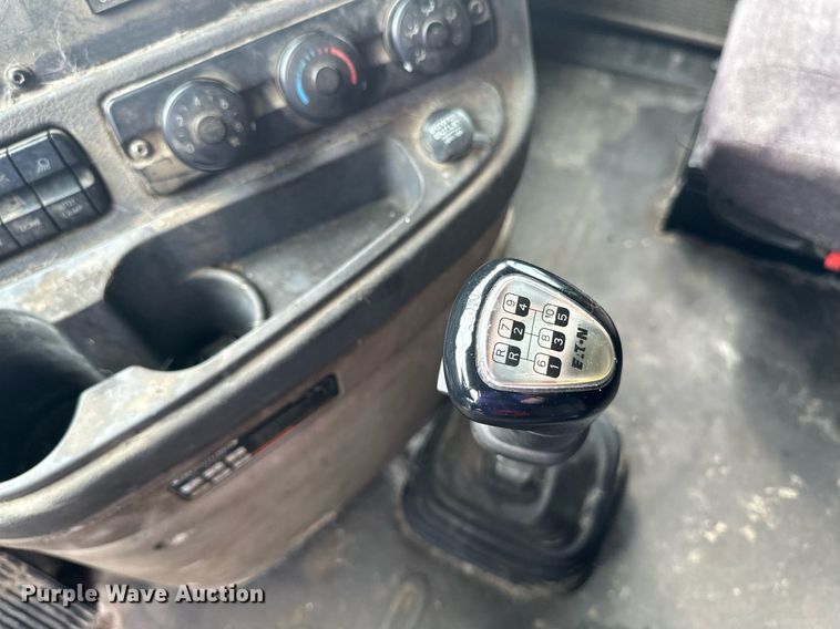 image for item EB2703 2016 Freightliner Cascadia semi truck