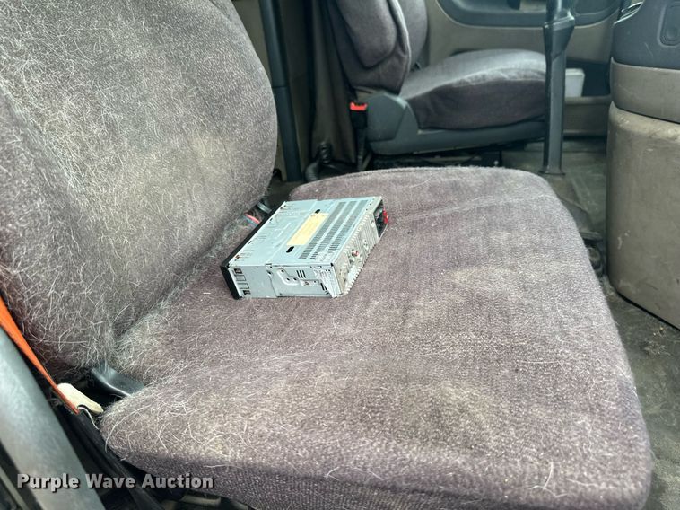 image for item EB2703 2016 Freightliner Cascadia semi truck