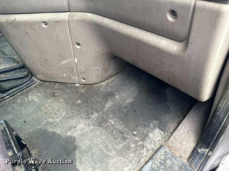 image for item EB2703 2016 Freightliner Cascadia semi truck