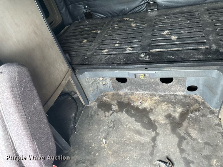 image for item EB2703 2016 Freightliner Cascadia semi truck