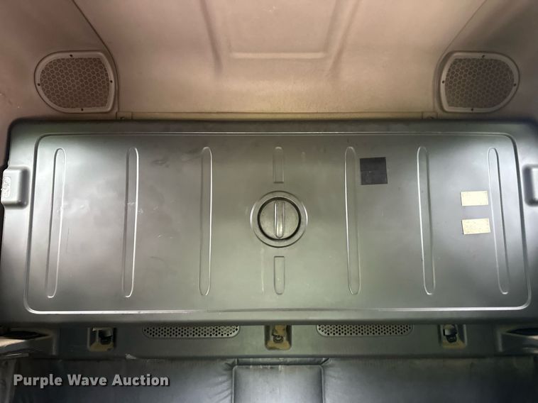 image for item EB2703 2016 Freightliner Cascadia semi truck