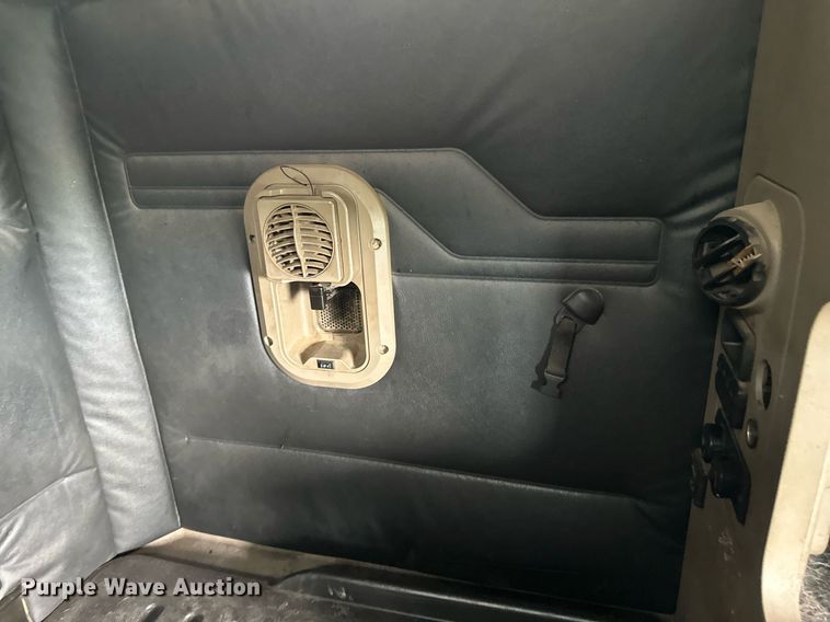 image for item EB2703 2016 Freightliner Cascadia semi truck