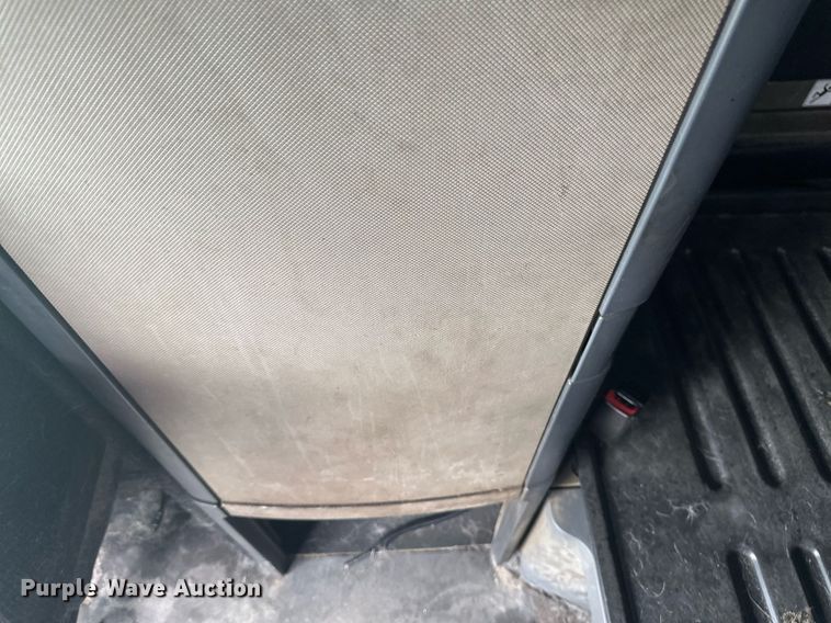 image for item EB2703 2016 Freightliner Cascadia semi truck