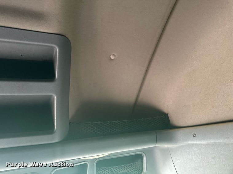 image for item EB2703 2016 Freightliner Cascadia semi truck