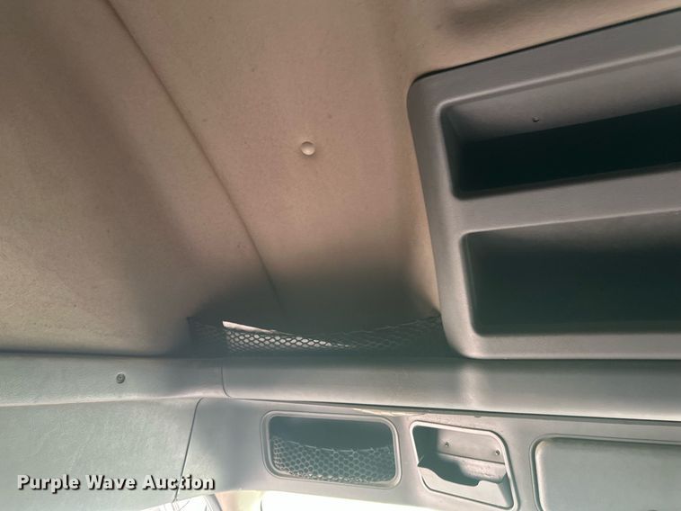 image for item EB2703 2016 Freightliner Cascadia semi truck