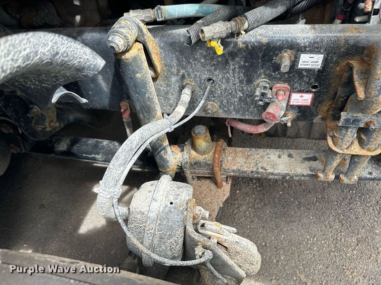 image for item EB2703 2016 Freightliner Cascadia semi truck