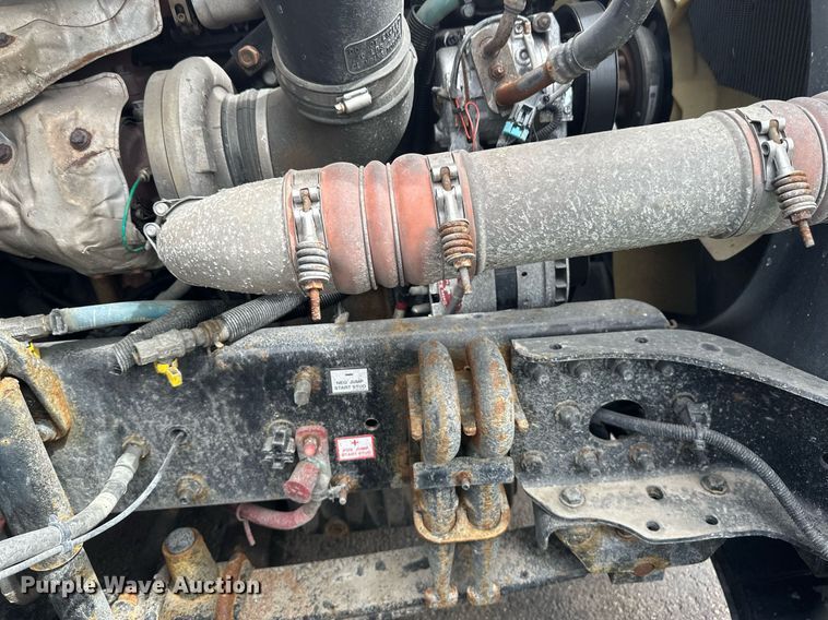 image for item EB2703 2016 Freightliner Cascadia semi truck