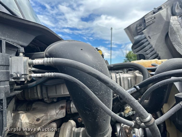 image for item EB2703 2016 Freightliner Cascadia semi truck