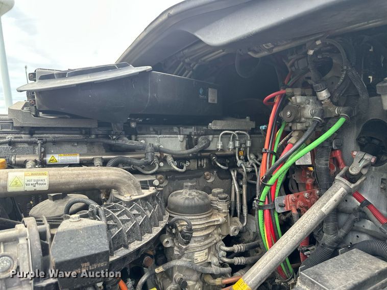 image for item EB2703 2016 Freightliner Cascadia semi truck