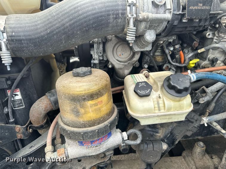 image for item EB2703 2016 Freightliner Cascadia semi truck