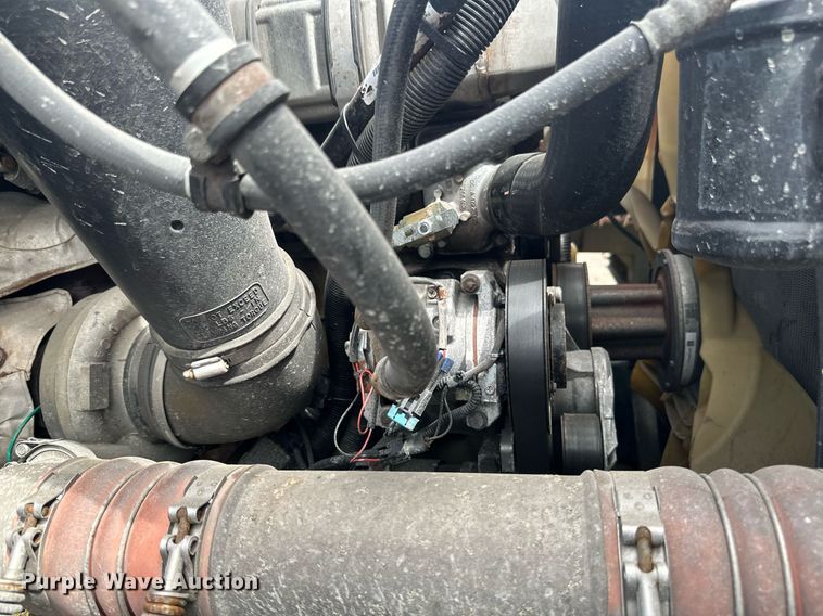 image for item EB2703 2016 Freightliner Cascadia semi truck