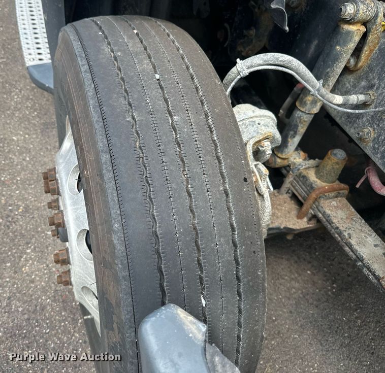 image for item EB2703 2016 Freightliner Cascadia semi truck