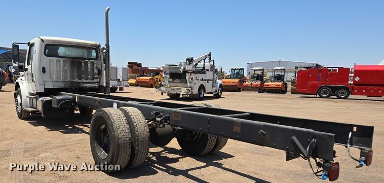 image for item EC1074 2012 Freightliner Business Class M2 truck cab and chassis