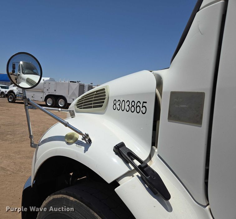 image for item EC1074 2012 Freightliner Business Class M2 truck cab and chassis