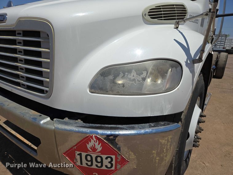 image for item EC1074 2012 Freightliner Business Class M2 truck cab and chassis