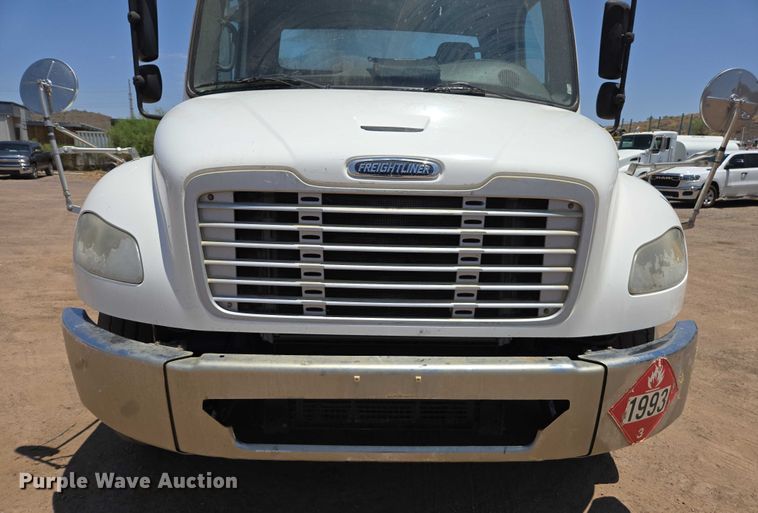 image for item EC1074 2012 Freightliner Business Class M2 truck cab and chassis