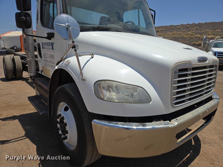 image for item EC1074 2012 Freightliner Business Class M2 truck cab and chassis