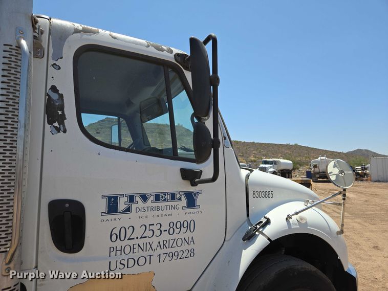 image for item EC1074 2012 Freightliner Business Class M2 truck cab and chassis