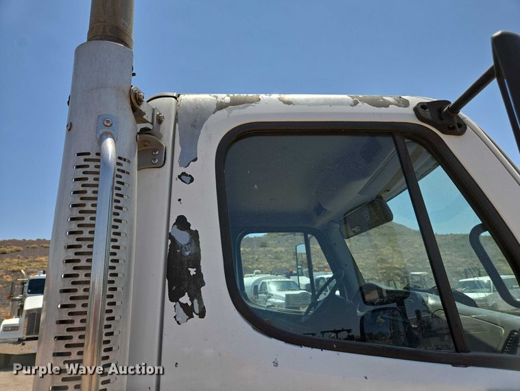 image for item EC1074 2012 Freightliner Business Class M2 truck cab and chassis