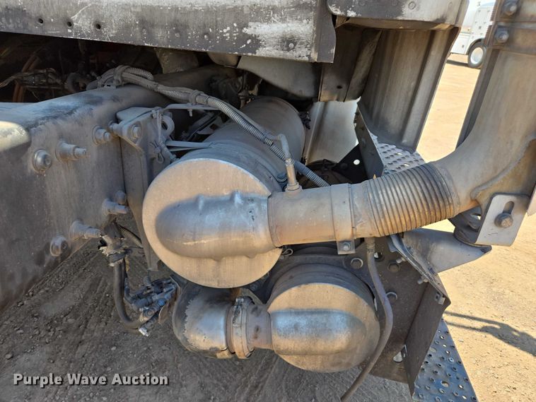 image for item EC1074 2012 Freightliner Business Class M2 truck cab and chassis