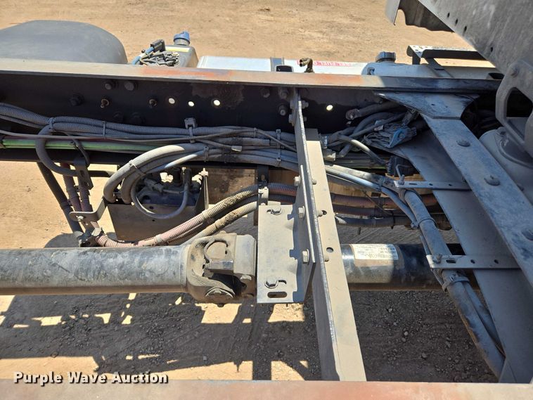 image for item EC1074 2012 Freightliner Business Class M2 truck cab and chassis