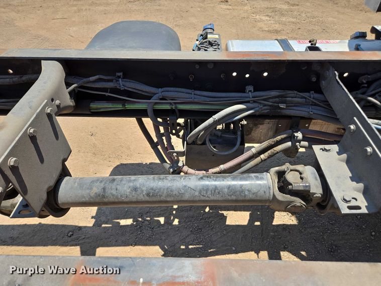 image for item EC1074 2012 Freightliner Business Class M2 truck cab and chassis