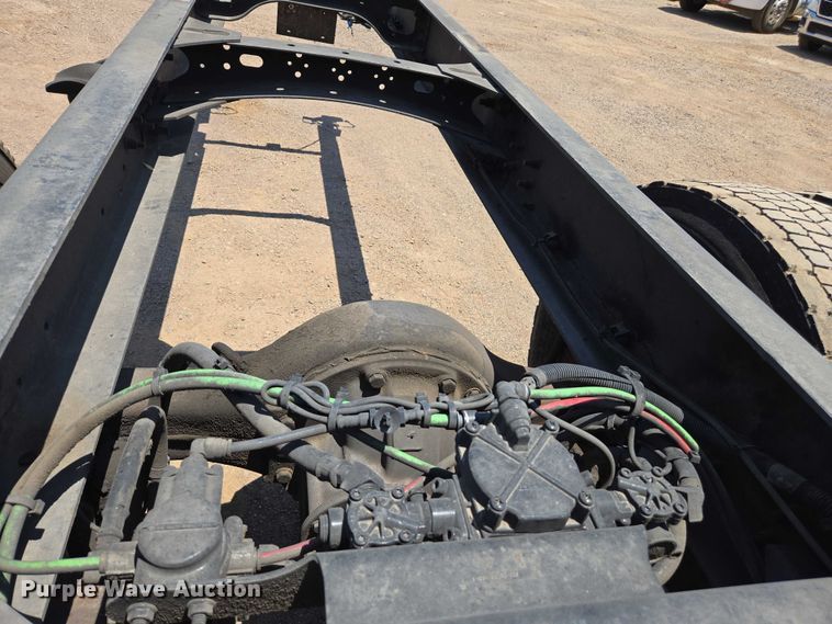 image for item EC1074 2012 Freightliner Business Class M2 truck cab and chassis