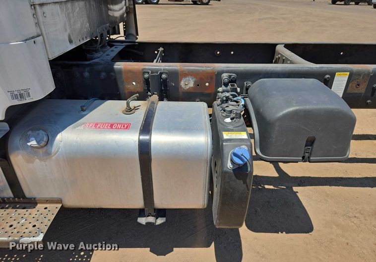 image for item EC1074 2012 Freightliner Business Class M2 truck cab and chassis