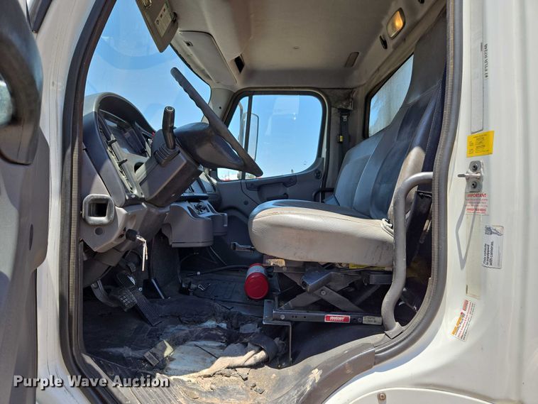 image for item EC1074 2012 Freightliner Business Class M2 truck cab and chassis