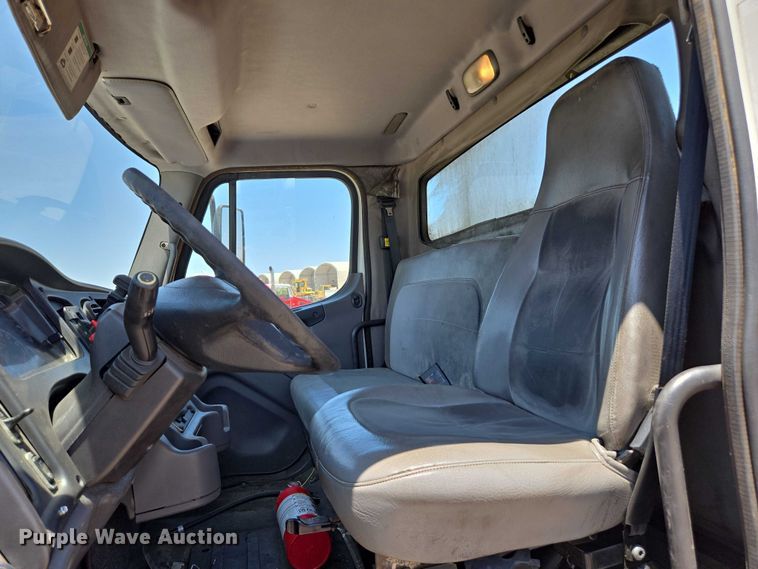 image for item EC1074 2012 Freightliner Business Class M2 truck cab and chassis