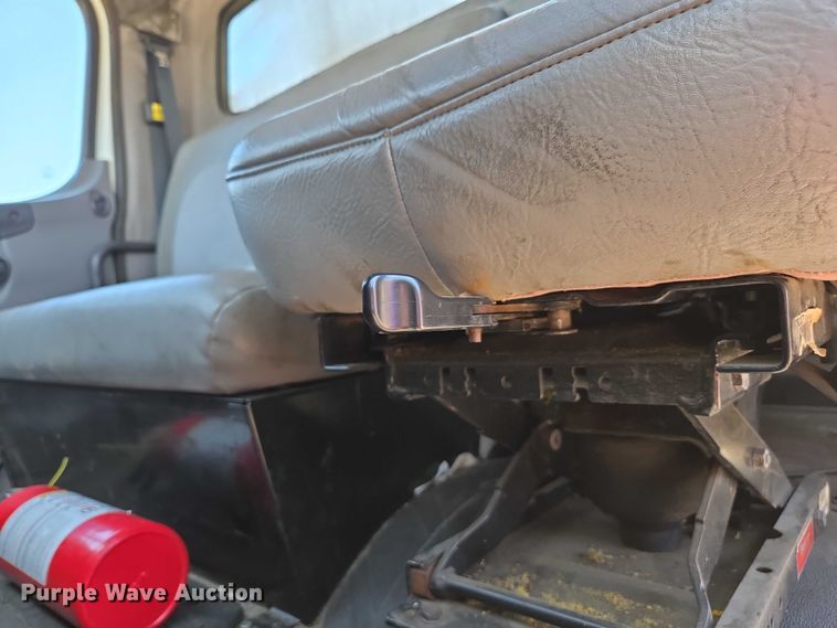 image for item EC1074 2012 Freightliner Business Class M2 truck cab and chassis