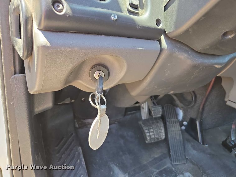 image for item EC1074 2012 Freightliner Business Class M2 truck cab and chassis