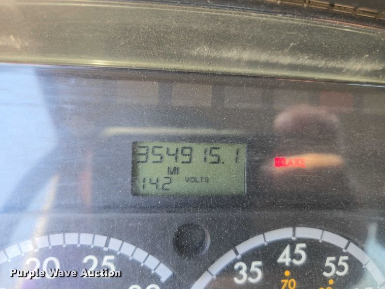 image for item EC1074 2012 Freightliner Business Class M2 truck cab and chassis