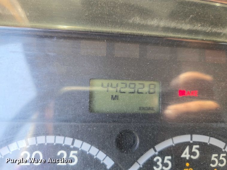 image for item EC1074 2012 Freightliner Business Class M2 truck cab and chassis