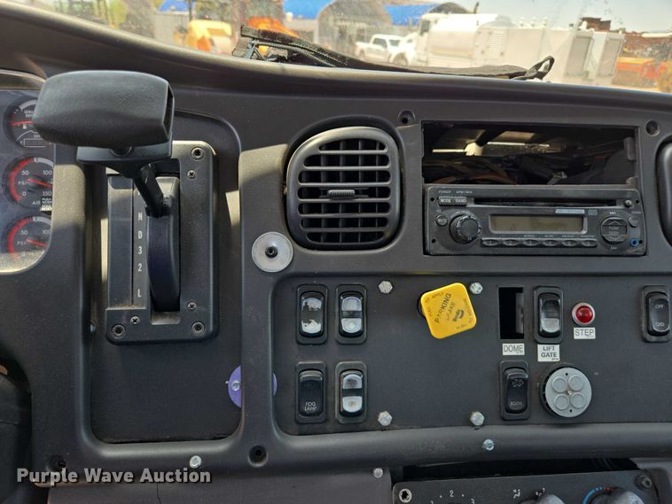 image for item EC1074 2012 Freightliner Business Class M2 truck cab and chassis