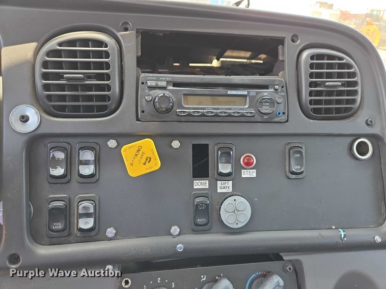 image for item EC1074 2012 Freightliner Business Class M2 truck cab and chassis