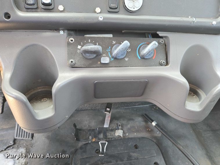 image for item EC1074 2012 Freightliner Business Class M2 truck cab and chassis