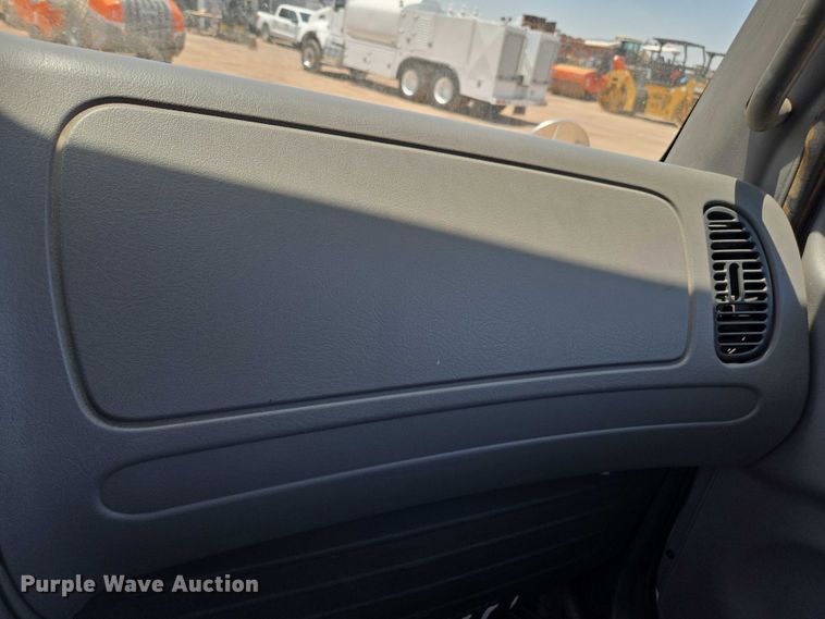 image for item EC1074 2012 Freightliner Business Class M2 truck cab and chassis