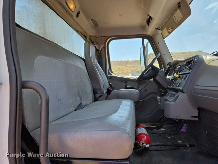 image for item EC1074 2012 Freightliner Business Class M2 truck cab and chassis