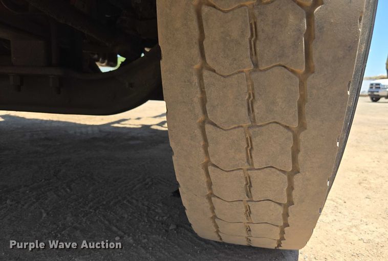 image for item EC1074 2012 Freightliner Business Class M2 truck cab and chassis