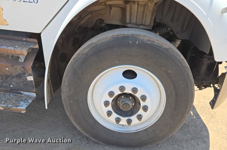 image for item EC1074 2012 Freightliner Business Class M2 truck cab and chassis