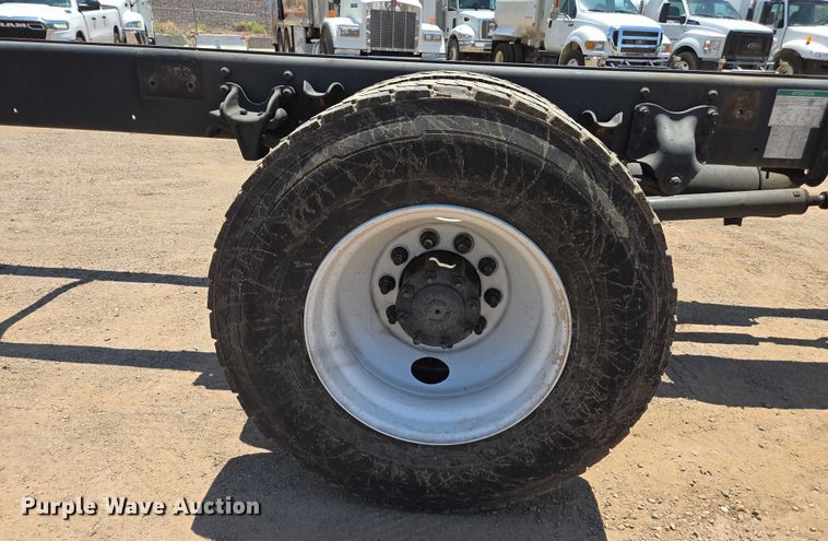 image for item EC1074 2012 Freightliner Business Class M2 truck cab and chassis