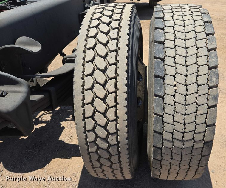 image for item EC1074 2012 Freightliner Business Class M2 truck cab and chassis