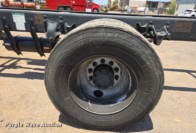 image for item EC1074 2012 Freightliner Business Class M2 truck cab and chassis