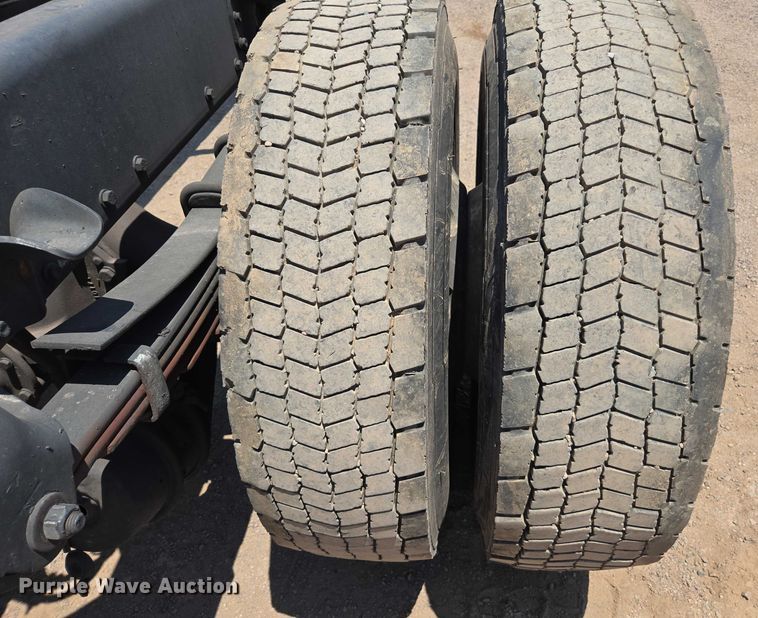 image for item EC1074 2012 Freightliner Business Class M2 truck cab and chassis