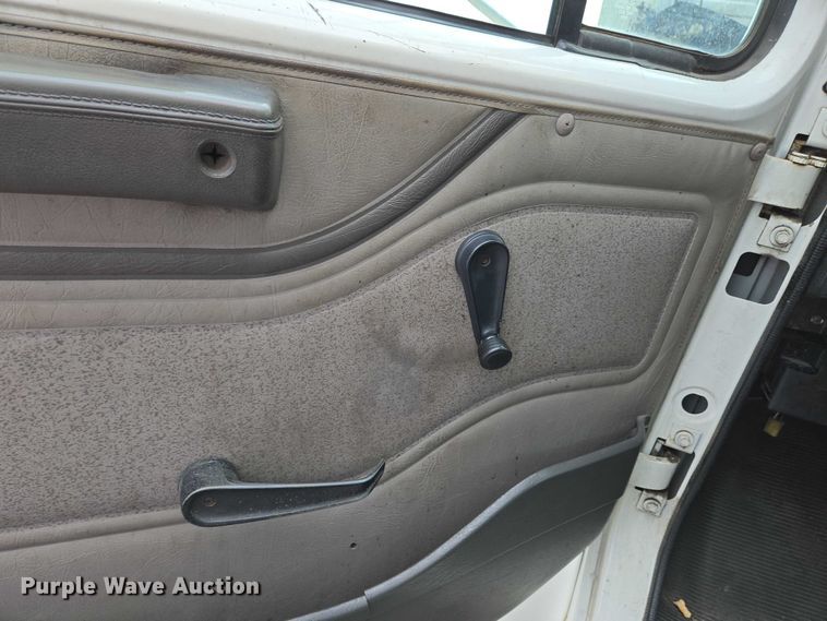 image for item EC4289 2001 International 4700 box truck