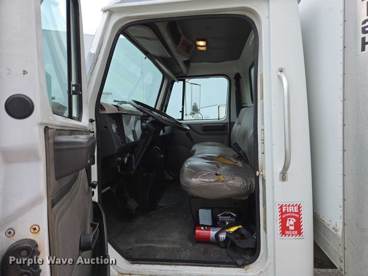 image for item EC4289 2001 International 4700 box truck