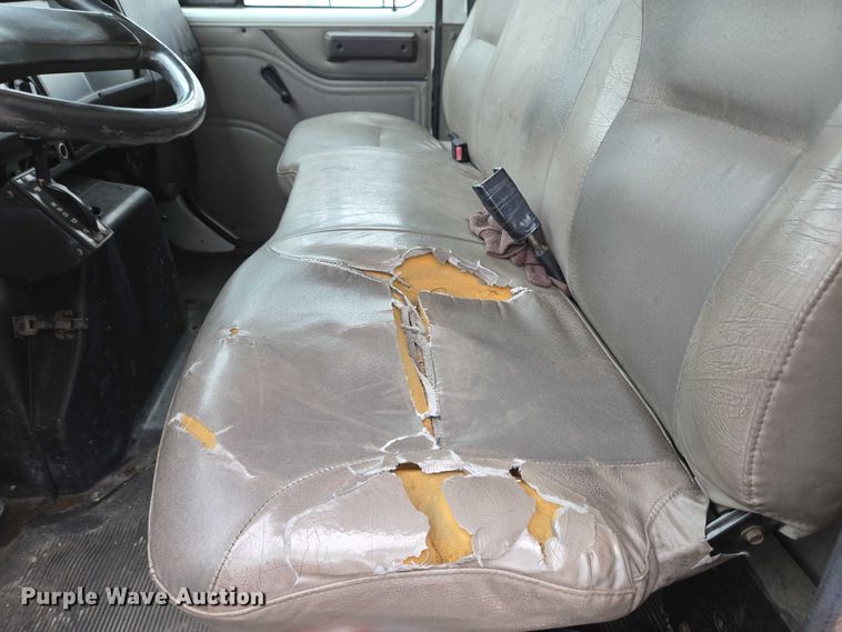 image for item EC4289 2001 International 4700 box truck